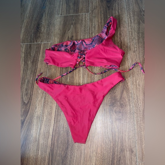 Reversable bikini - Picture 2 of 2